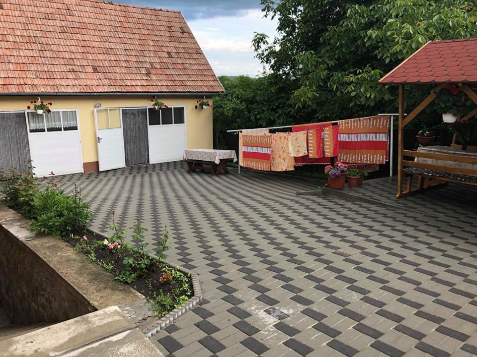 Aparthotel Balazs Vendeghaz Lupeni  Zewnętrze zdjęcie