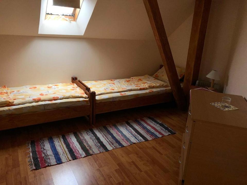 Aparthotel Balazs Vendeghaz Lupeni  Zewnętrze zdjęcie
