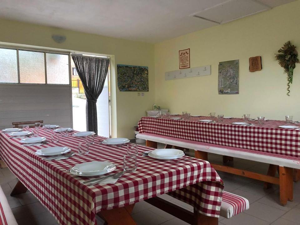 Aparthotel Balazs Vendeghaz Lupeni  Zewnętrze zdjęcie