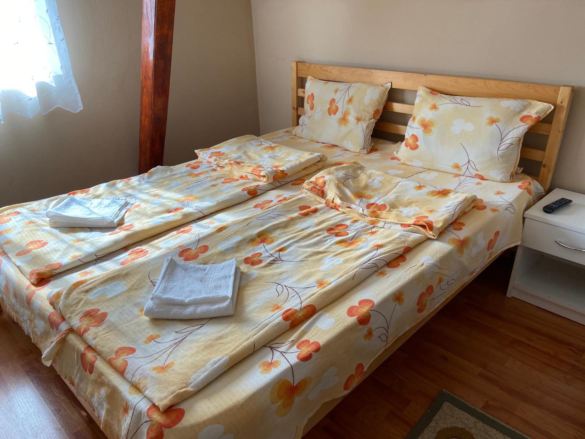 Aparthotel Balazs Vendeghaz Lupeni  Zewnętrze zdjęcie